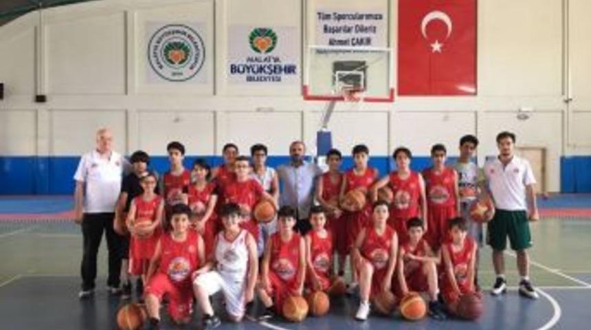 B&uuml;y&uuml;kşehir Basketbolda İddialı Hazırlanıyor