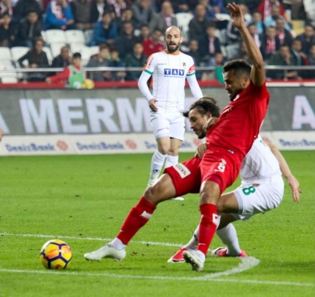S&uuml;per Lig: Antalyaspor: 1 - Aytemiz Alanyaspor: 1 (ilk Yarı)