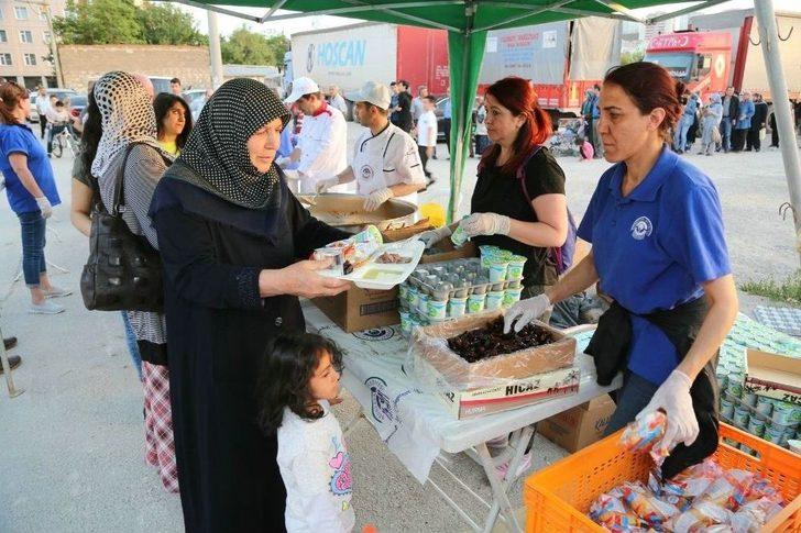 Odunpazarı’ndan Huzur Mahallesi’nde 4 Bin Kişilik İftar G2