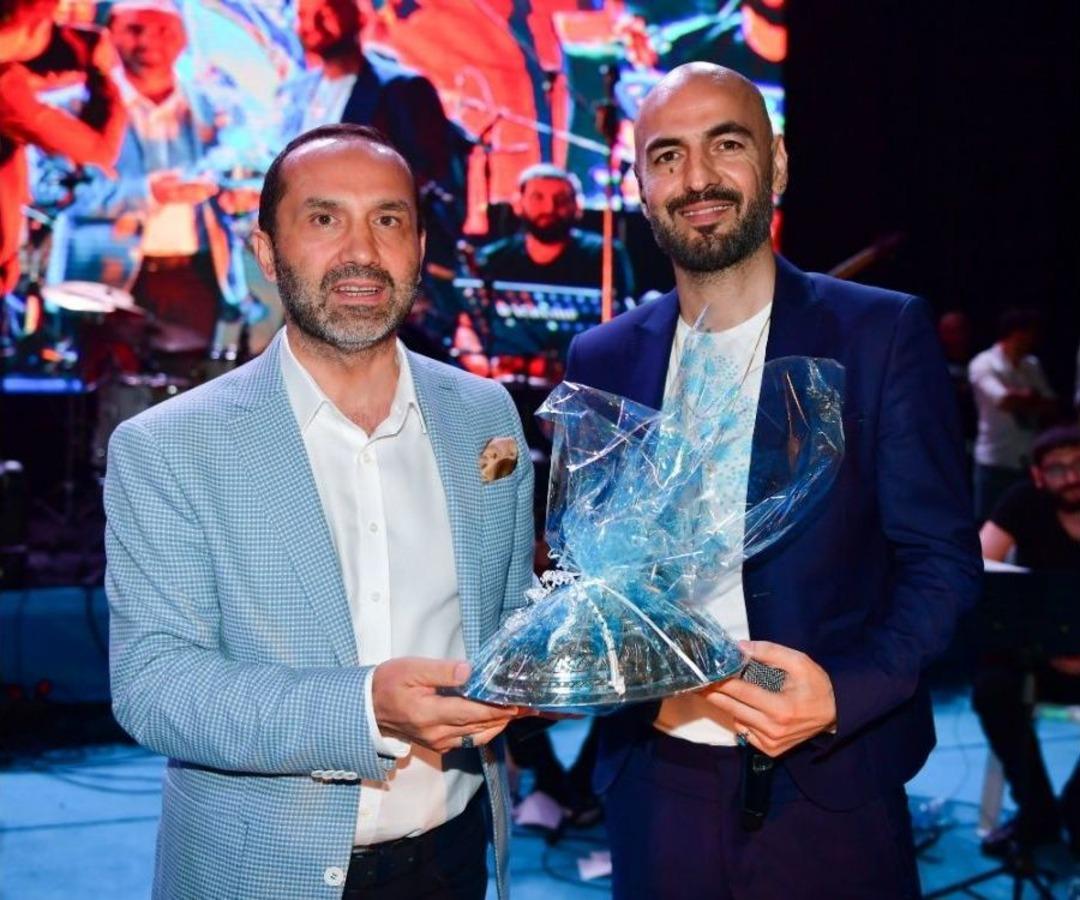 Soner Sarıkabadayı Hayranlarıyla Buluştu