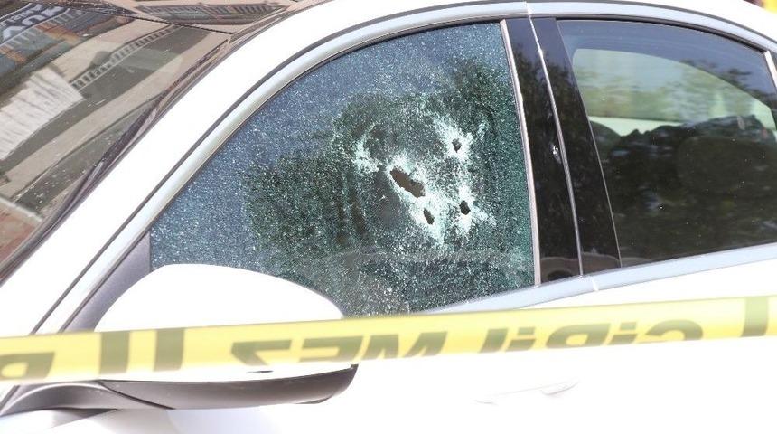 Lüks Otomobilinin İçinde Silahlı Saldırıya Uğradı