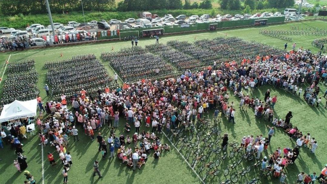 Başkan Ayaz&rsquo;dan &Ouml;ğrencilere Karne Hediyesi: Bin 471 Bisiklet