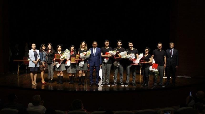 Avukatlar Tiyatro Sahnesinde