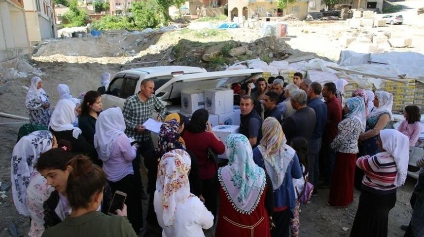 Şırnak Belediyesi, İhtiya&ccedil; Sahibi Vatandaşlara Gıda Paketi Dağıttı