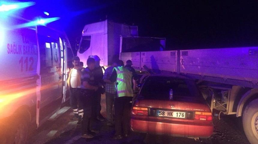 Otomobil Tıra Çarptı; 1 Yaralı