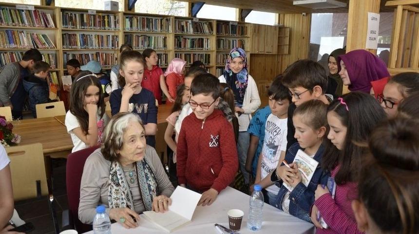 Emetliler, Dünyaca Ünlü Çocuk Ve Gençlik Romanları Yazarı Gülten Dayıoğlu’nu Bağrına Bastı