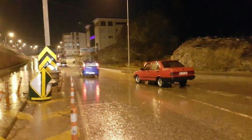 Kuşadası&rsquo;nda Sağanak Yağış Etkili Oldu