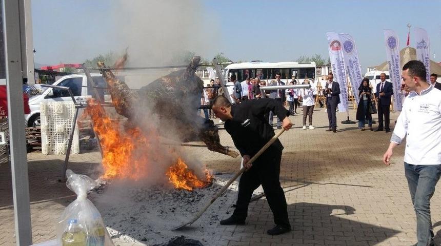 Festival İçin Pişirilmeye Çalışılan 200 Kiloluk Dana Alev Alev Yandı