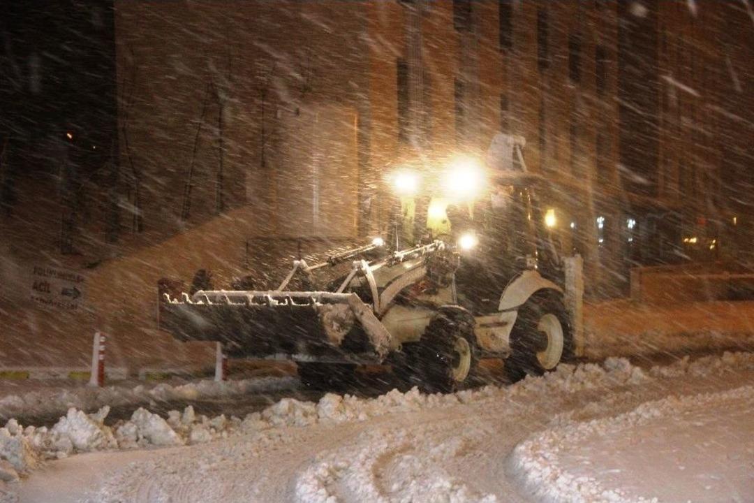 &Ccedil;anakkale&rsquo;de Kar Yağışı Etkili Oluyor