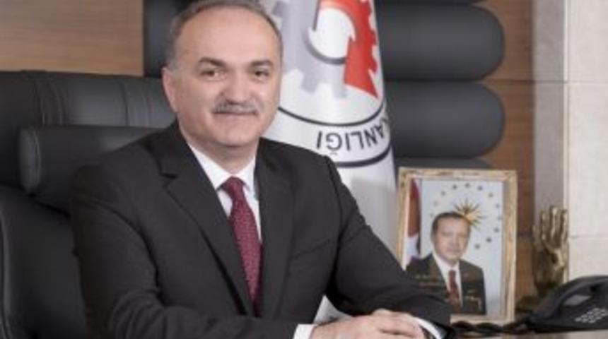 Bakan &Ouml;zl&uuml;, Kadir Gecesini Kutladı