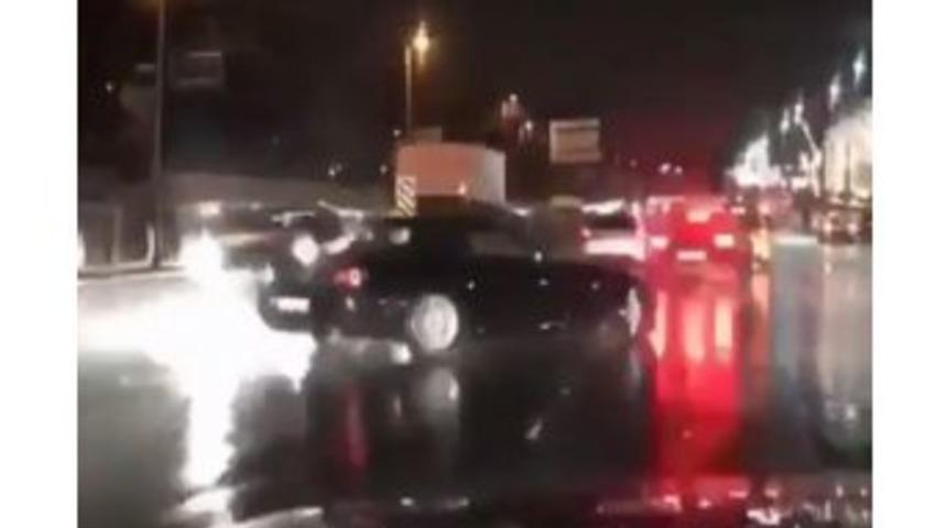 Yağmurlu Havada Ter&ouml;r Estiren Trafik Magandaları Kamerada