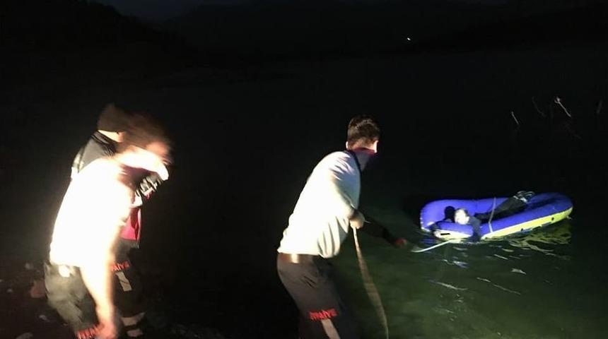 Barajda Botu Devrilen Vatandaşın Yardımına İtfaiye Koştu