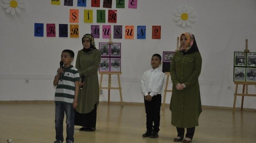 D&ouml;rtyol&rsquo;da &Ouml;ğrenciler Ve Annelerinden Şiir D&uuml;eti