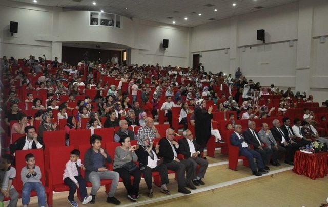 Dörtyol’da Öğrenciler Ve Annelerinden Şiir Düeti