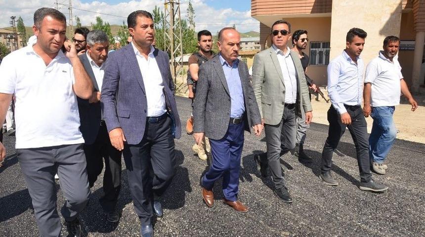 Y&uuml;ksekova&rsquo;da Yol Asfaltlama &Ccedil;alışması