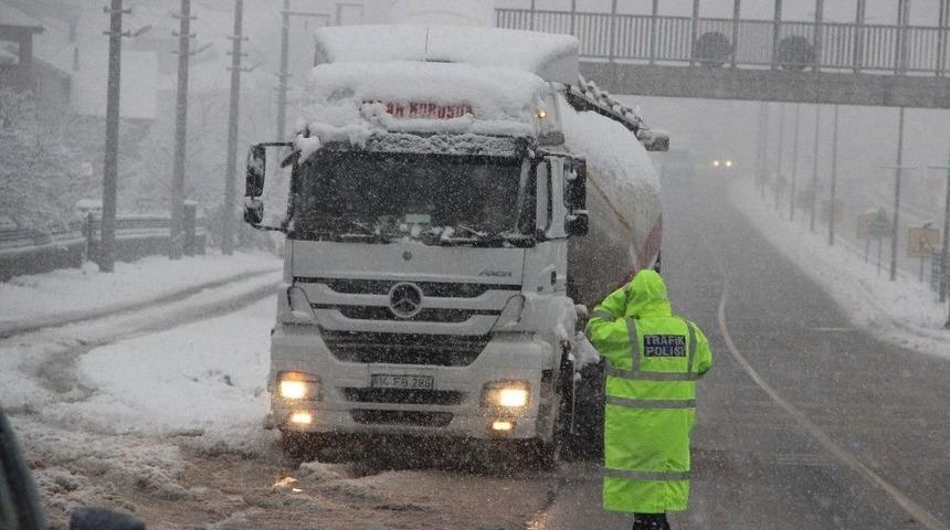 Bolu Dağı&rsquo;nda Tırların Ge&ccedil;işine İzin Verilmiyor