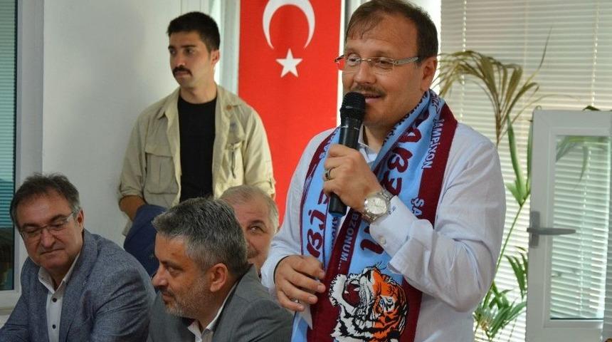 Hakan &Ccedil;avuşoğlu: "meral, Selahattin İ&ccedil;in D&ouml;vd&uuml;ğ&uuml; Dizini Kızı İ&ccedil;in D&ouml;vmez"