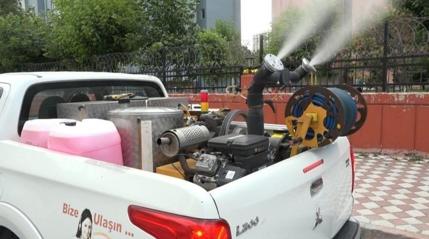 Esenyurt Sokakları Kadir Gecesi İ&ccedil;in G&uuml;l Suyu İle Yıkandı