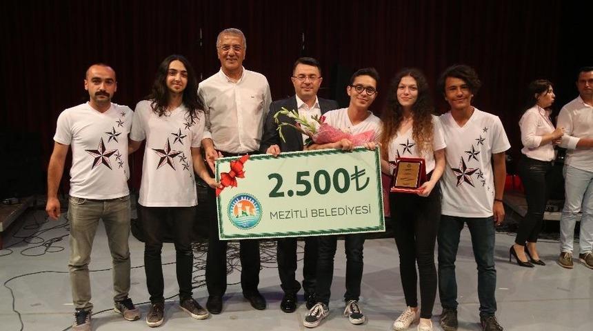 Mezitli&rsquo;de Liseler Şarkılarla Yarıştı