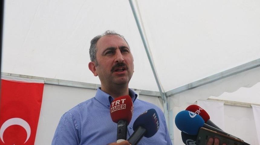 Bakan G&uuml;l&rsquo;den Usuls&uuml;z İade Talebi İddialarına Sert Yanıt