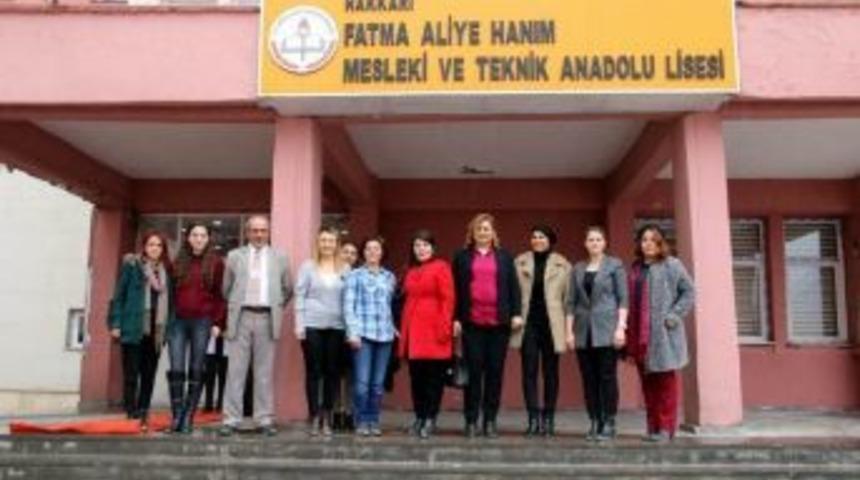 Vali Toprak&rsquo;ın Eşi Dr. Funda Toprak&rsquo;ın Okul Ziyareti