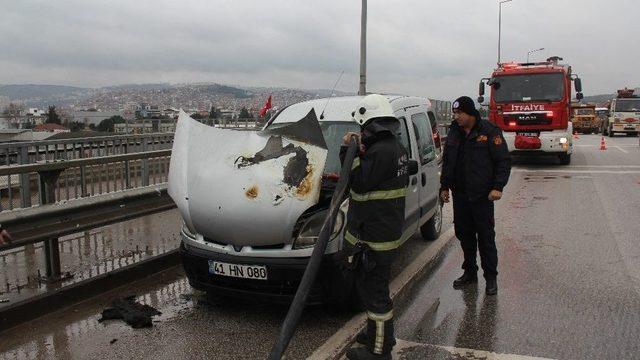 Seyir Halinde Motor Kısmı Yanan Araç Perte Çıktı