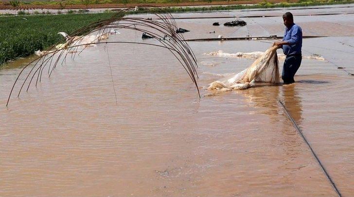 (özel) Seraları Basan Su Yüz Binlerce Liralık Zarara Neden Oldu G3