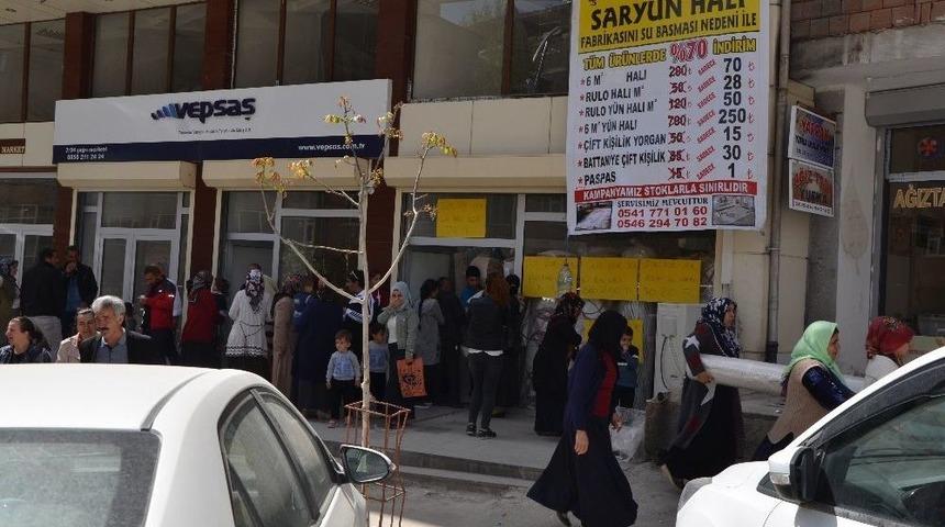 Halı Kampanyasında İzdiham