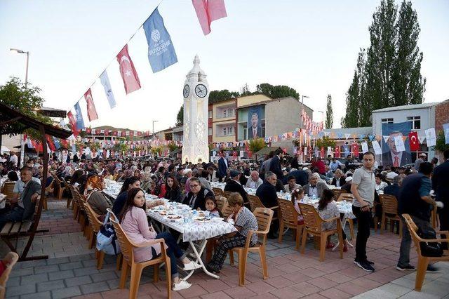 Büyükşehrin İftarları Devam Ediyor