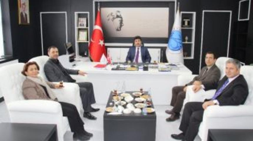 Rekt&ouml;r Karacoşkun&rsquo;dan Yardımlaşma Derneği &Uuml;yelerine Ziyaret