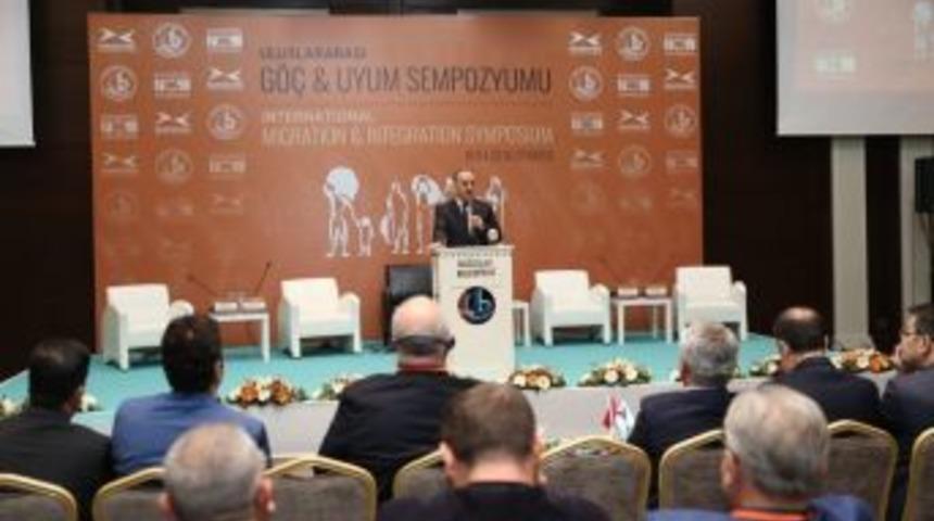 "uluslararası G&ouml;&ccedil; Ve Uyum Sempozyumu"nda M&uuml;lteciler Konuşuldu
