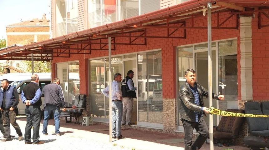 Oto Galeriye Silahlı Saldırı: 1 Yaralı