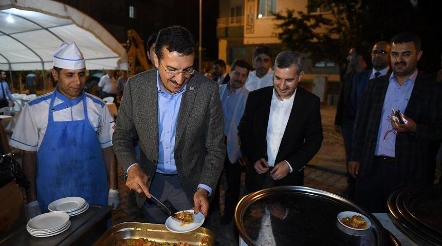 Bakan T&uuml;fenkci Belediye &Ccedil;alışanlarıyla Sahurdu Buluştu