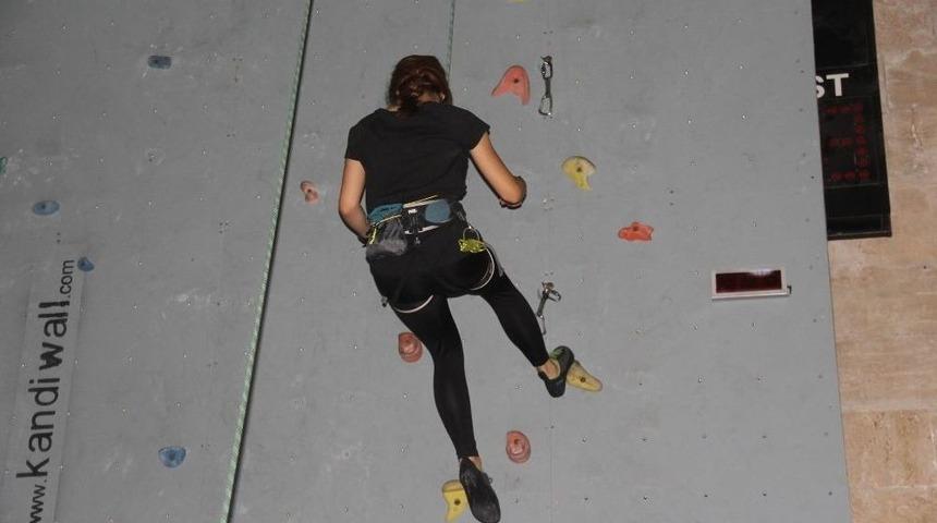 Antren&ouml;r Olmak İ&ccedil;in Tırmandılar