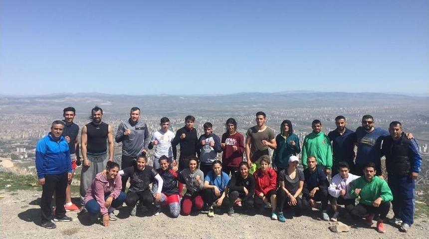 Muay Thai Milli Takımı Zirveye Koştu