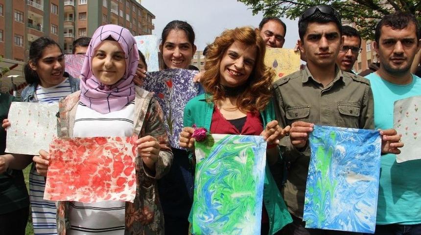 Engelliler Hayallerini Ebruya İşledi