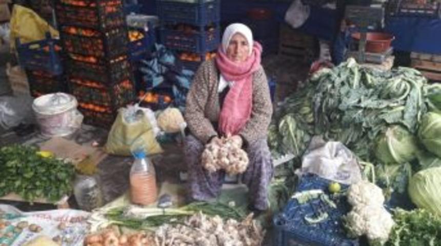 Ge&ccedil;imini 42 Yıldır Pazarcılık Yaparak Sağlıyor