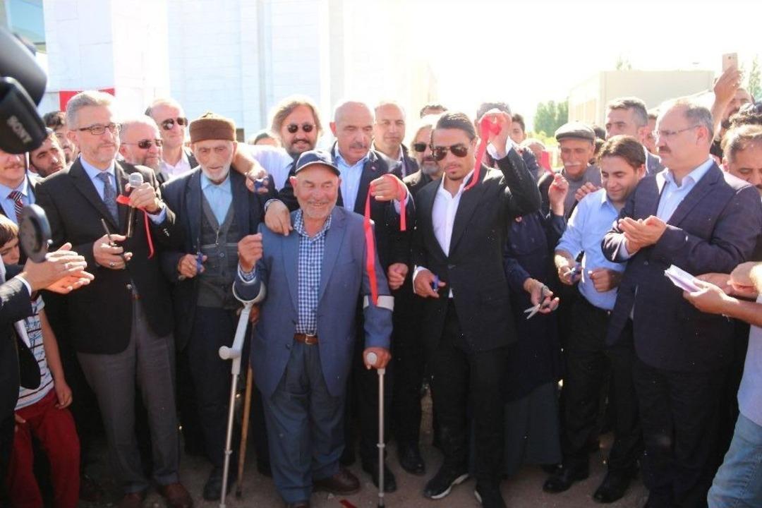 Nusret&rsquo;ten Memleketine 4 Bu&ccedil;uk Milyonluk K&uuml;lliye