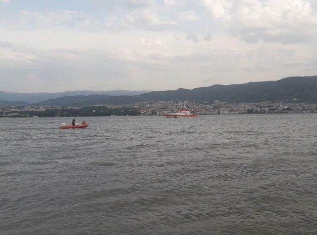 Körfez Sahilinde Denize Giren 2 Çocuk Kayboldu