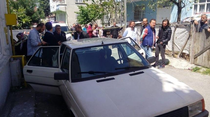 Otomobilinin Arka Koltuğunda &Ouml;l&uuml; Bulundu