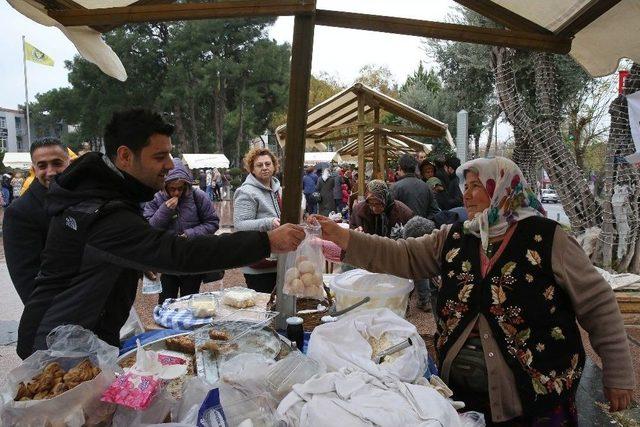 Üreticiler Organik Ürünleriyle Buca’da Buluştu