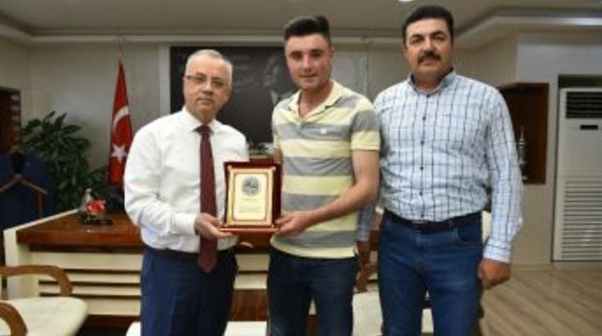 Mehmet&ccedil;ik&rsquo;ten Başkan Kayda&rsquo;ya Plaketli Teşekk&uuml;r