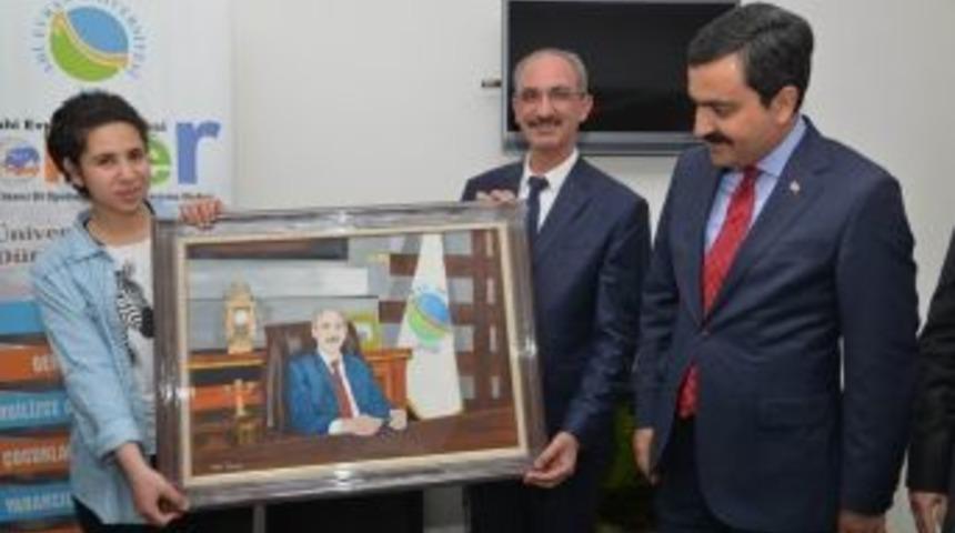 T&ouml;mer B&uuml;nyesinde "k&uuml;t&uuml;phane Ve Yabancı Dil Sınıfı" A&ccedil;ıldı