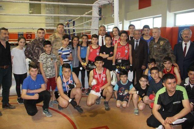 Hakkari’de ‘muay Thai İl Şampiyonası’ Düzenlendi