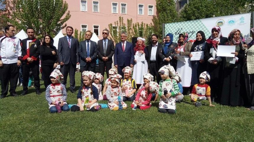 Aksaray&rsquo;da Gelinlere Altın Yerine Yemek Kitabı Verilecek