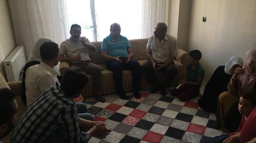 Gezer, Cumhurbaşkanına Destek İ&ccedil;in Kapı Kapı Geziyor