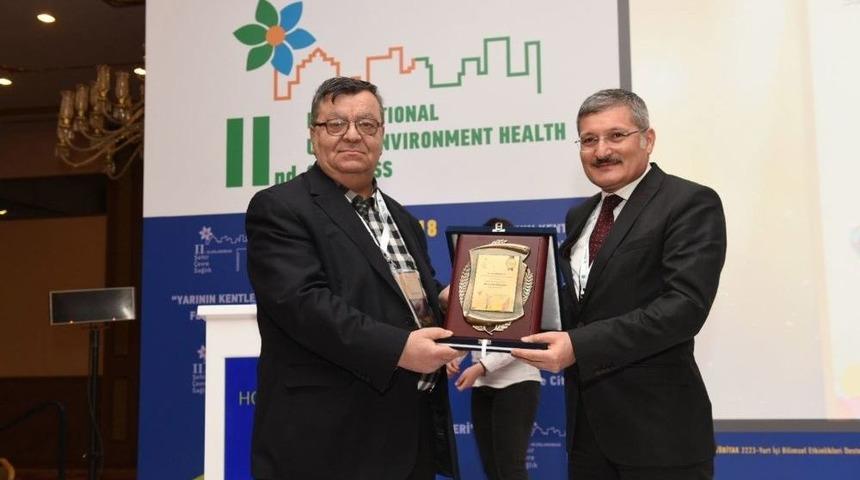 Pendik Belediyesine 3 &Ouml;d&uuml;l Birden