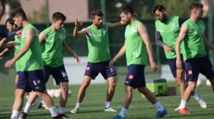 Profesyonel Liglerin İlk Şampiyonu Kupasına Kavuşuyor