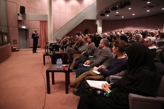 Savaş Barkçin, “mekanı Şekillendirmek Kendini Şekillendirmektir”