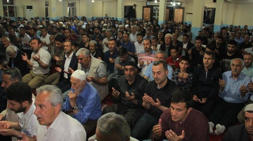 Hakkari&rsquo;de Kadir Gecesinde Mevlit Okutuldu